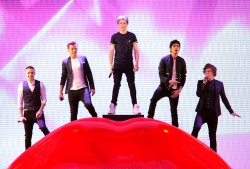 One Direction vuelve a 'The X Factor' convertidos en auténticas estrellas