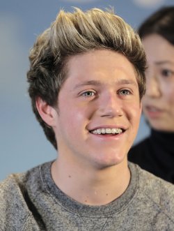 Primer plano de Niall Horan, cantante de One Direction