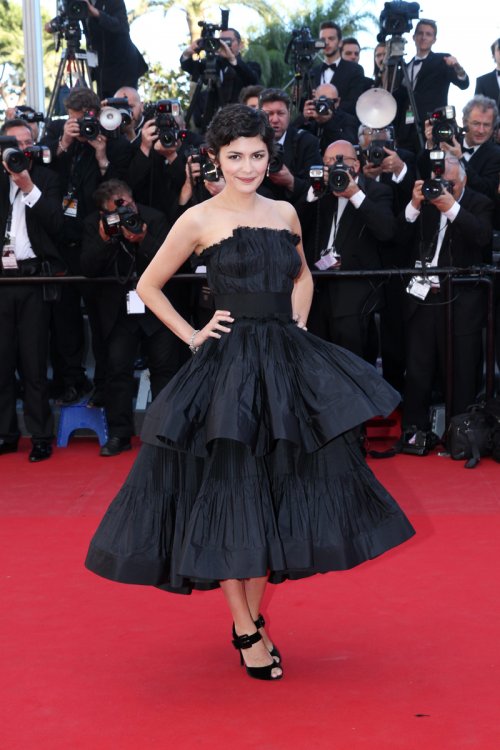 Espectacular vestido negro de Audrey Tautou, la presentadora del Festival de Cannes 2013