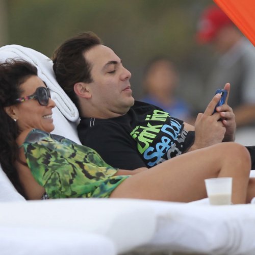 Christian Castro y su novia, románticas fotos en la playa