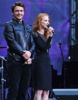 Macroconcierto por las mujeres: James Franco y Jessica Chastain