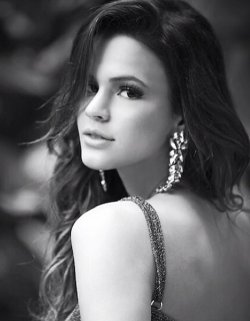 La elegancia de Bruna Marquezine, la novia de Neymar