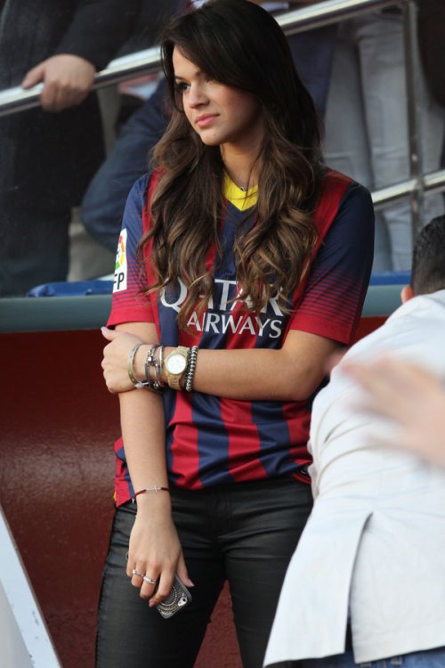 Bruna Marquezine, novia de Neymar, con la camiseta del Barça