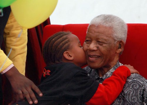 El abuelo del mundo negro: el Nelson Mandela más tierno