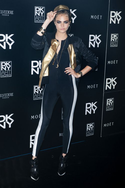 Cara Delevingne, con su look más rockero, en una fiesta de DKNY