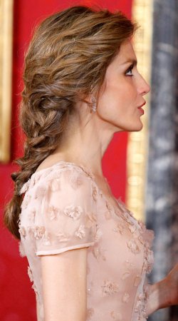 El peinado polémico de Letizia Ortiz, ¿natural o artificial?