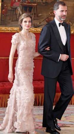 El vestido de Letizia Ortiz: Felipe Varela y color maquillaje