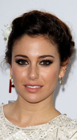 El look de Blanca Suárez: recogido y maquillaje natural