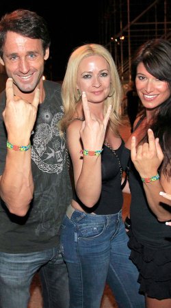 Olvido Hormigos se cuela entre Sonia Ferrer y Álvaro Muñoz Escassi