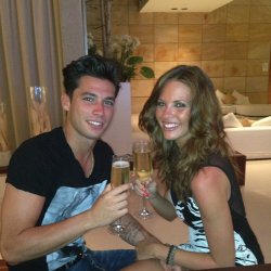 Jessica Bueno y Jota Peleteiro, el brindis que confirma su amor