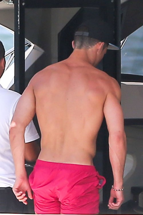 Cristiano Ronaldo sin camiseta: la espalda perfecta