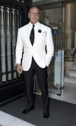 El look de Kiko Matamoros en la boda de la directora de 'Sálvame Deluxe'