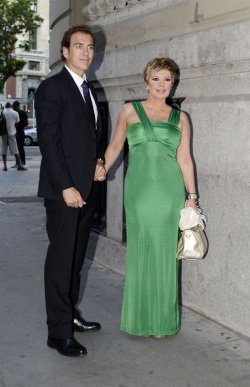 El look de Terelu Campos en la boda de la directora de 'Sálvame Deluxe'