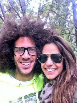 Kristian y Sonia pasean por el campo tras salir de GH 14