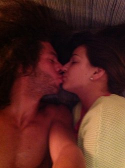 Romántico beso de Sonia Walls y Kristian, la pareja más bonita de GH 14