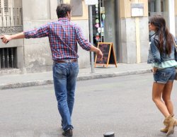 El look casual de Sonia Ferrer y Álvaro Muñoz Escassi