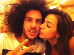 Sonia da un cariñoso beso a Kristian, su 'muñeco' encontrado en GH 14