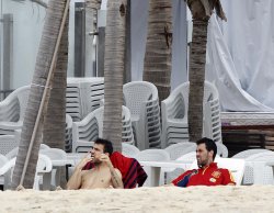 Cesc Fábregas sin camiseta: el cuerpazo que enloquece a Daniela Semaan