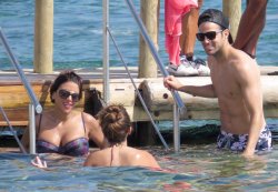 La foto sin camiseta de Cesc Fàbregas: verano con Daniella Semaan