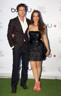 Jesús Olmedo, protagonista de Hispania, junto a su novia Nerea Garmendia