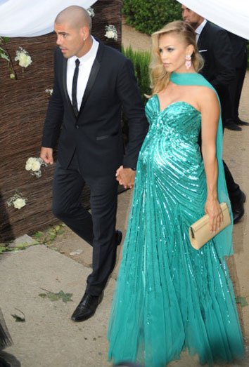 Victor Valdés y su mujer Yolanda Cardona en la boda de Xavi Hernández