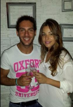 La pareja de GH 14 Sonia Walls y Kristian, felices, tomando algo