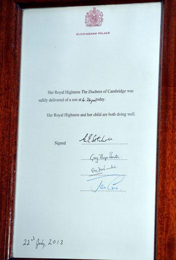 El documento oficial que anuncia el nacimiento del bebé de Kate y Guillermo