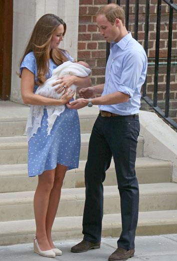La feliz pareja, Kate Middleton y Guillermo de inglaterra, posa con su primer hijo