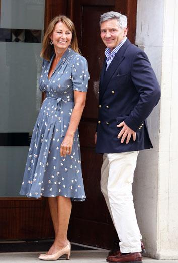 Los padres de Kate Middleton acuden al hospital a conocer a su nieto