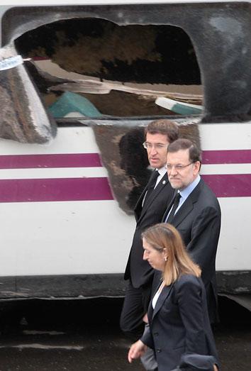 El presidente del Gobierno llega al lugar del descarrilamiento de tren cerca de Santiago de Compostela después de su grave error