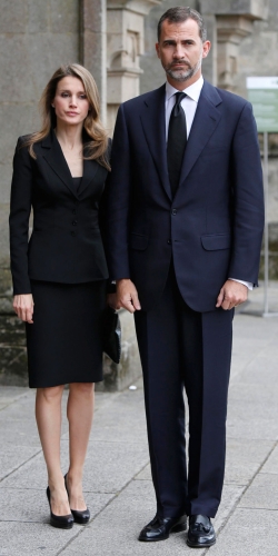 Felipe y Letizia en el funeral por las víctimas del accidente de tren de Santiago