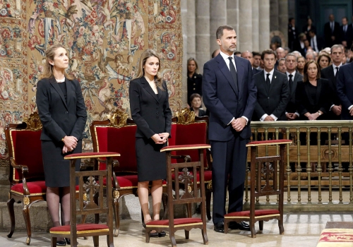 El príncipe Felipe, Doña Letizia y la Infanta Elena presiden el funeral por las víctimas del accidente ferroviario