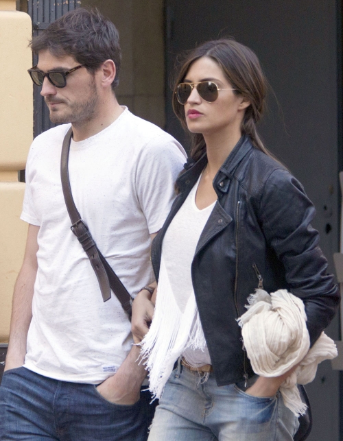 Iker Casillas y Sara Carbonero paseando por las calles de Madrid