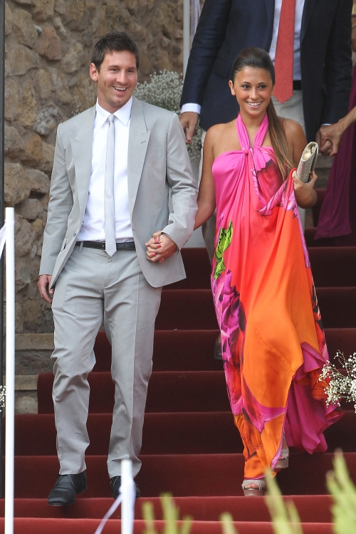 Antonella Roccuzzo acompañó a Messi en la boda de su compañero Iniesta