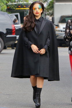 Lady Gaga se ha pintado de payaso para promocionar su nuevo disco