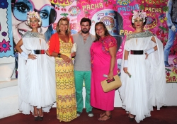 Caritina Goyanes y Cari Lapique en la fiesta Flower Power 2013 de Ibiza