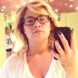 Demi Lovato está casi irreconocible sin maquillaje