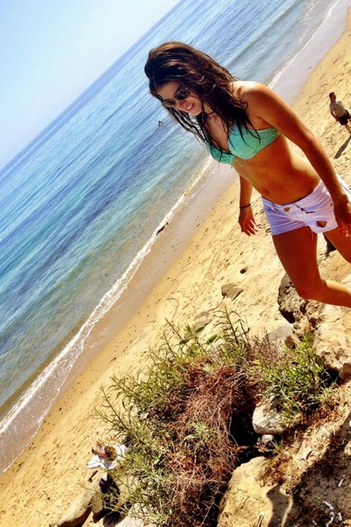 Marie Avgeropoulos, la nueva novia de Taylor Lautner, está guapa en bikini