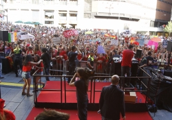Una multitud en Callao esperaba el estreno de This is Us de One Direction