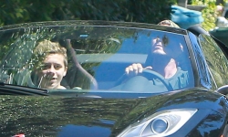 David Beckham es un padrazo: paseo con su hijo Brooklyn en un deportivo