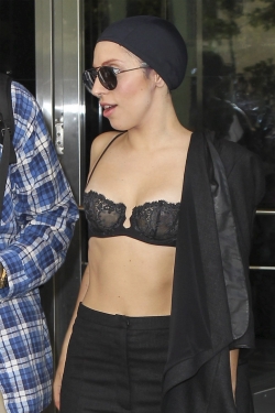 Lady Gaga a la salida de los ensayos de los MTV VMA 2013