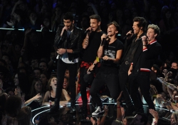One Direction durante la gala de los MTV VMA 2013