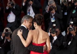 Festival de Venecia 2013: Sandra Bullock y George Clooney presentaron Gravity