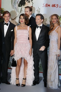 Carlota Casiraghi y Gad Elmaleh durante el Baile de la Rosa 2013