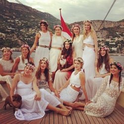 Carlota Casiraghi, embarazada en la despedida hippie de Tatiana Santo Domingo