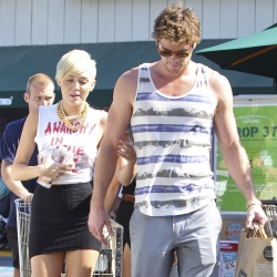 Miley Cyrus con su chico Liam Hemsworth