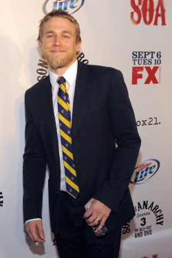 Charlie Hunnam, un guapo Christian Grey para 50 Sombras de Grey