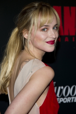 Dakota Johnson, feliz por ser Anastasia en 50 Sombras de Grey