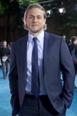 ¿Te gusta Charlie Hunnam como Christian en 50 Sombras de Grey?
