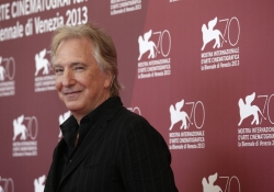 Alan Rickman, sonriente en el Festival de Venecia 2013